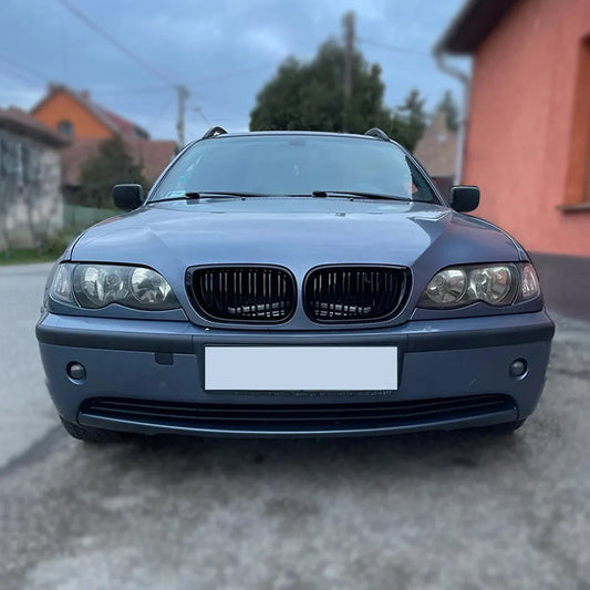 Dual slat kidney grilles lifestyle