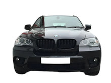Dual slat kidney grilles on car