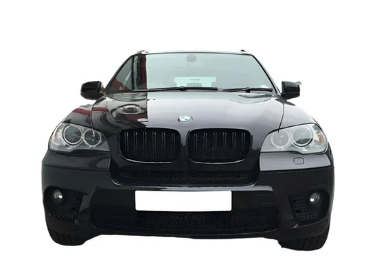 Dual slat kidney grilles on car