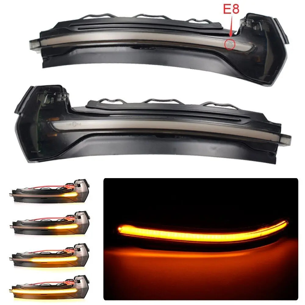 Dynamic turn signal light pattern