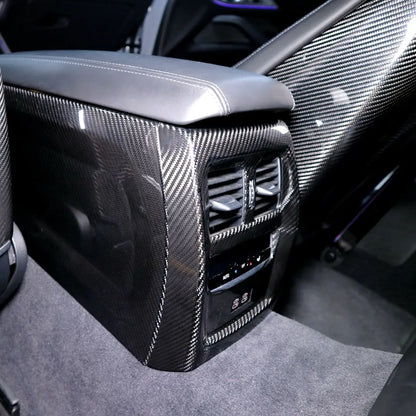 Rear vent carbon cover in car