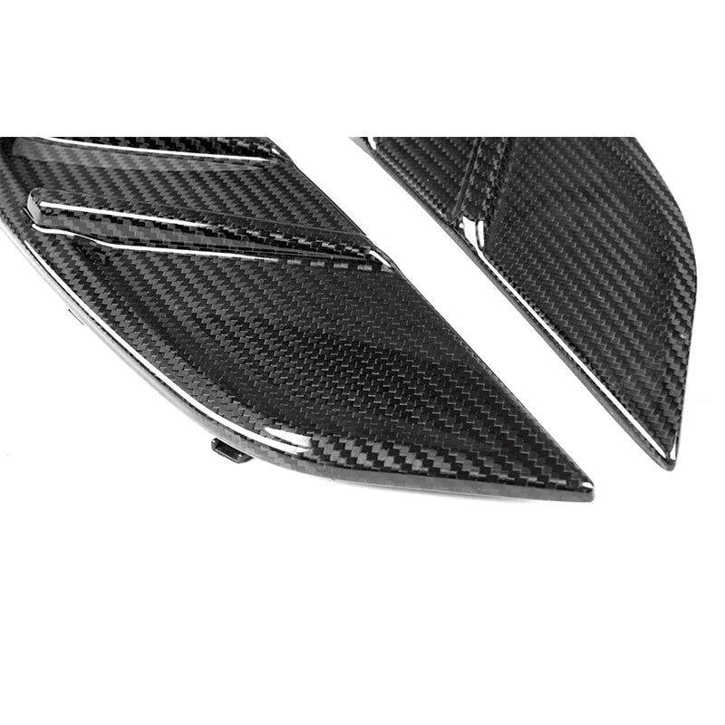 Side fender cover trim carbon M Performance close up