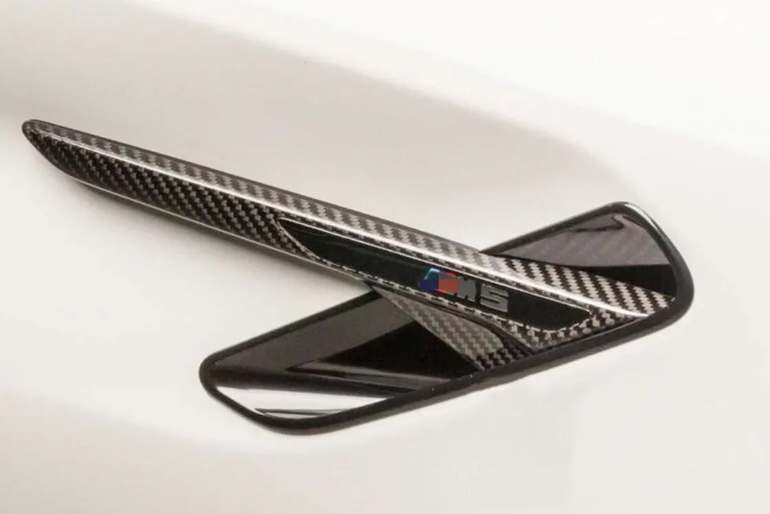 Side fender trim carbon on car