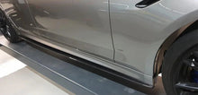 Side skirt extension on car